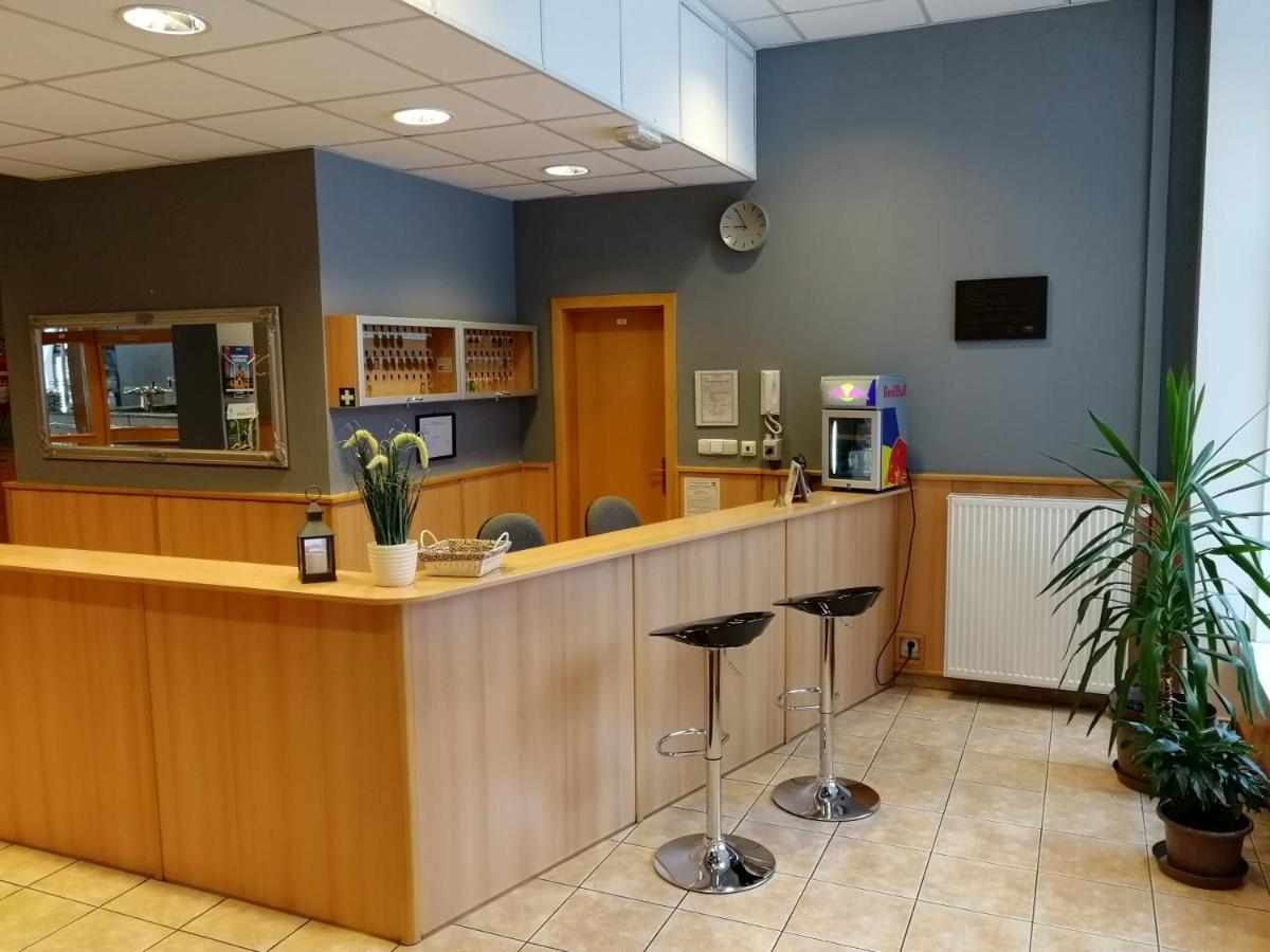 Vzdelavaci Stredisko A Hotel Varnsdorf Exterior photo